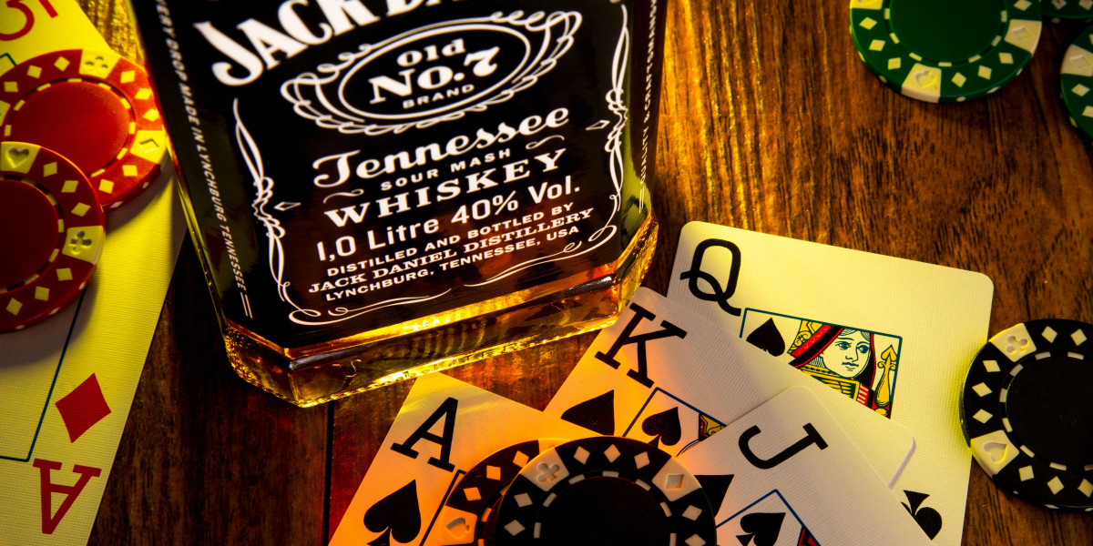 Social Gaming vs. Traditional Online Casinos: Trends Shaping the Future of Player Interaction and Experience