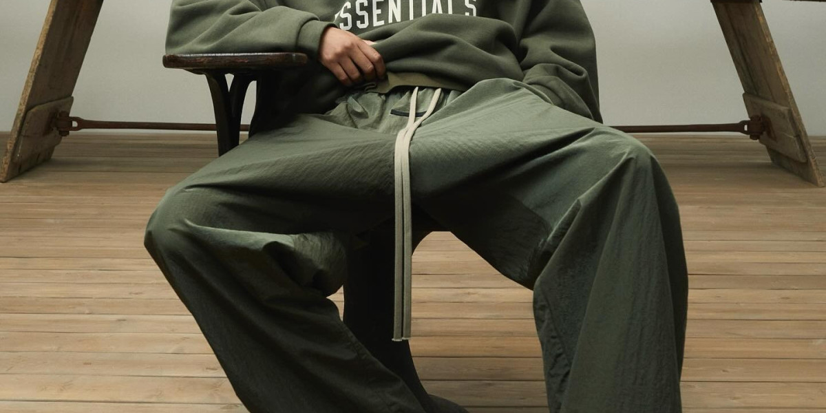 Essentials Sweatpants that suit long calm evening walks
