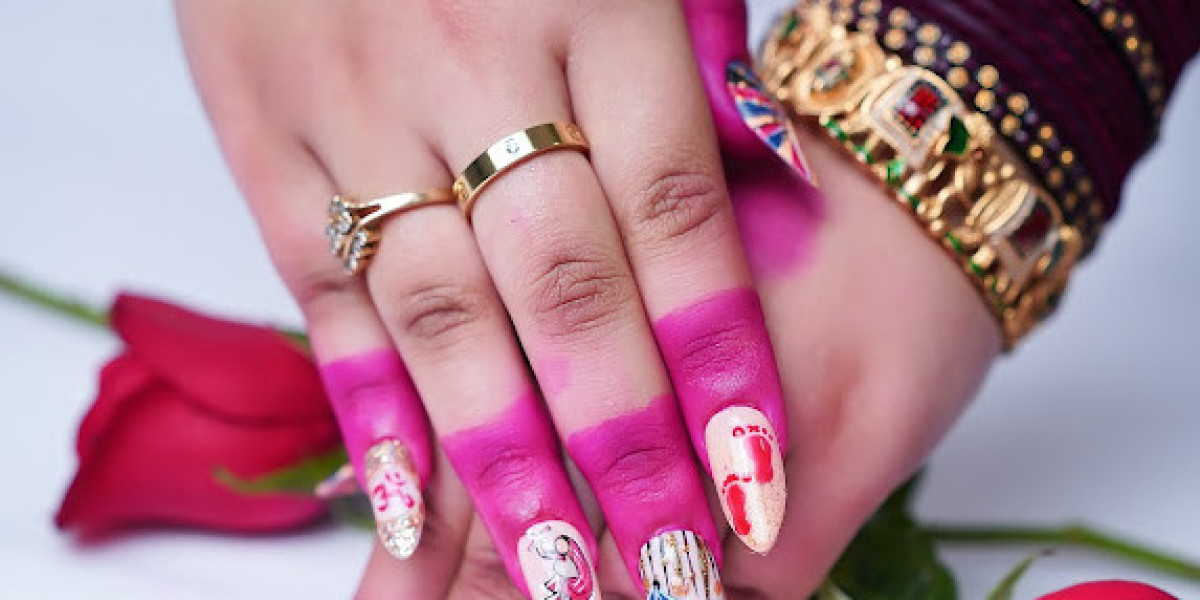 Nail Art Course in Saket Delhi – Lakmé Academy, Saket