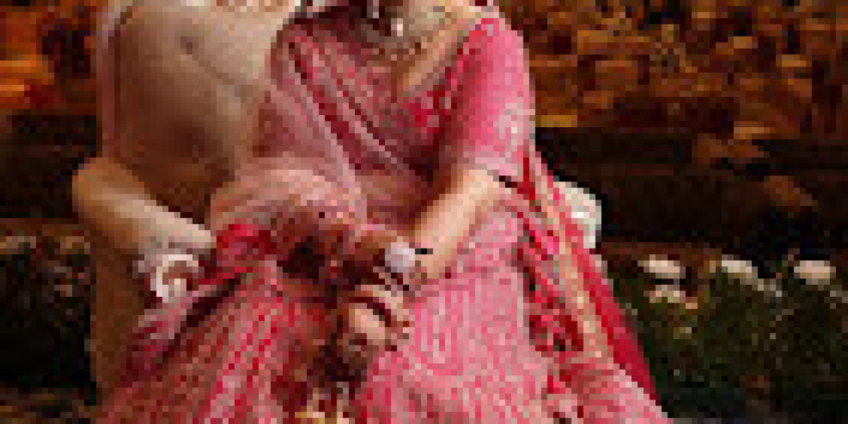 Lakme Academy Powered by Aptech, Lal Kothi:- Bridal Makeup Course in Jaipur