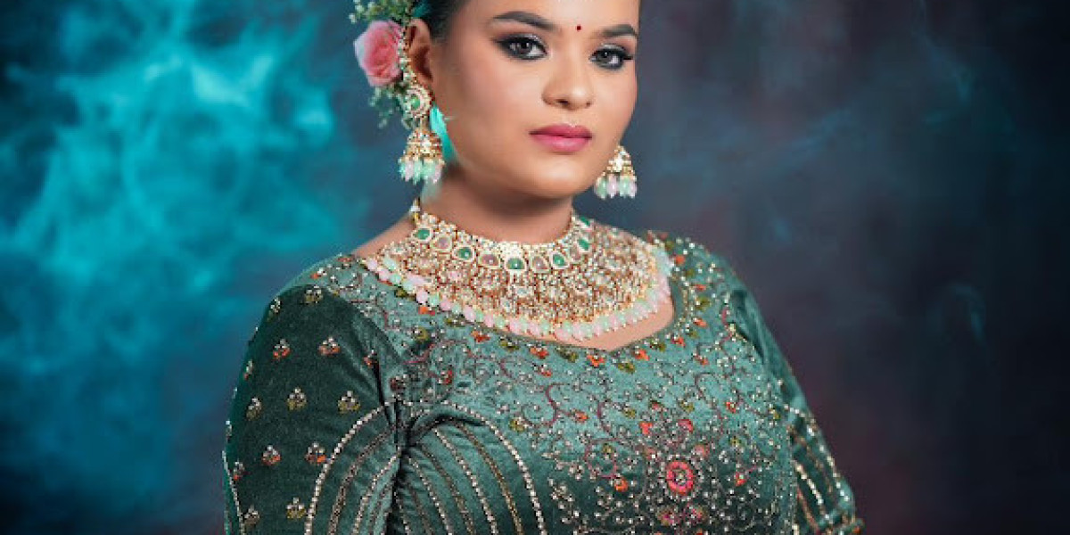 Hair Artist in South Campus Delhi – Lakmé Academy South Campus