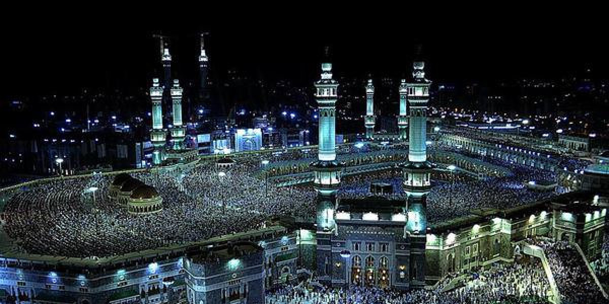 Flights, Hotels, and Transport: How to Navigate Ramadan Umrah Logistics