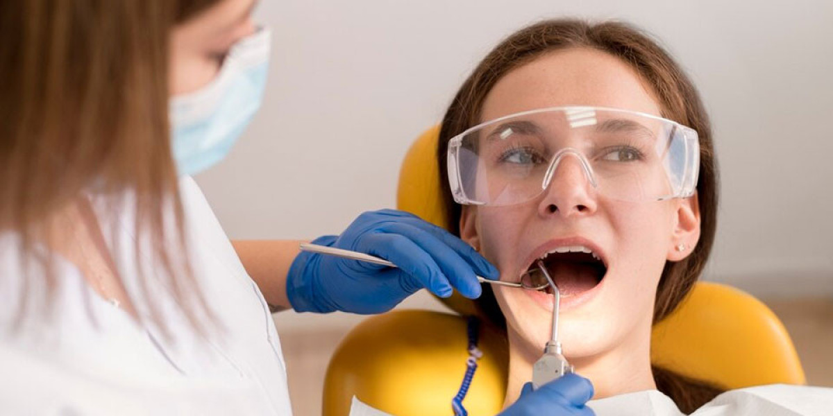 Wisdom Tooth Extraction and Stitches: What to Know